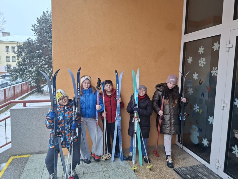 Hory a běžkování na školním dvoře aneb když přineseme hory dětem až do školy